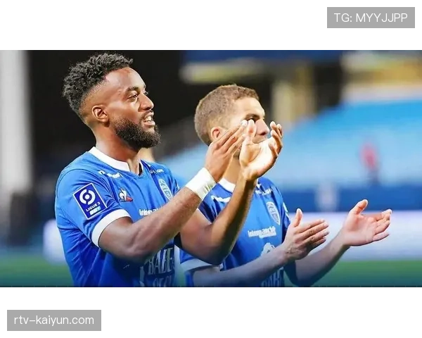 朗斯队长福法纳接受专访，谈球队本赛季跑动能力提升背后的训练方法